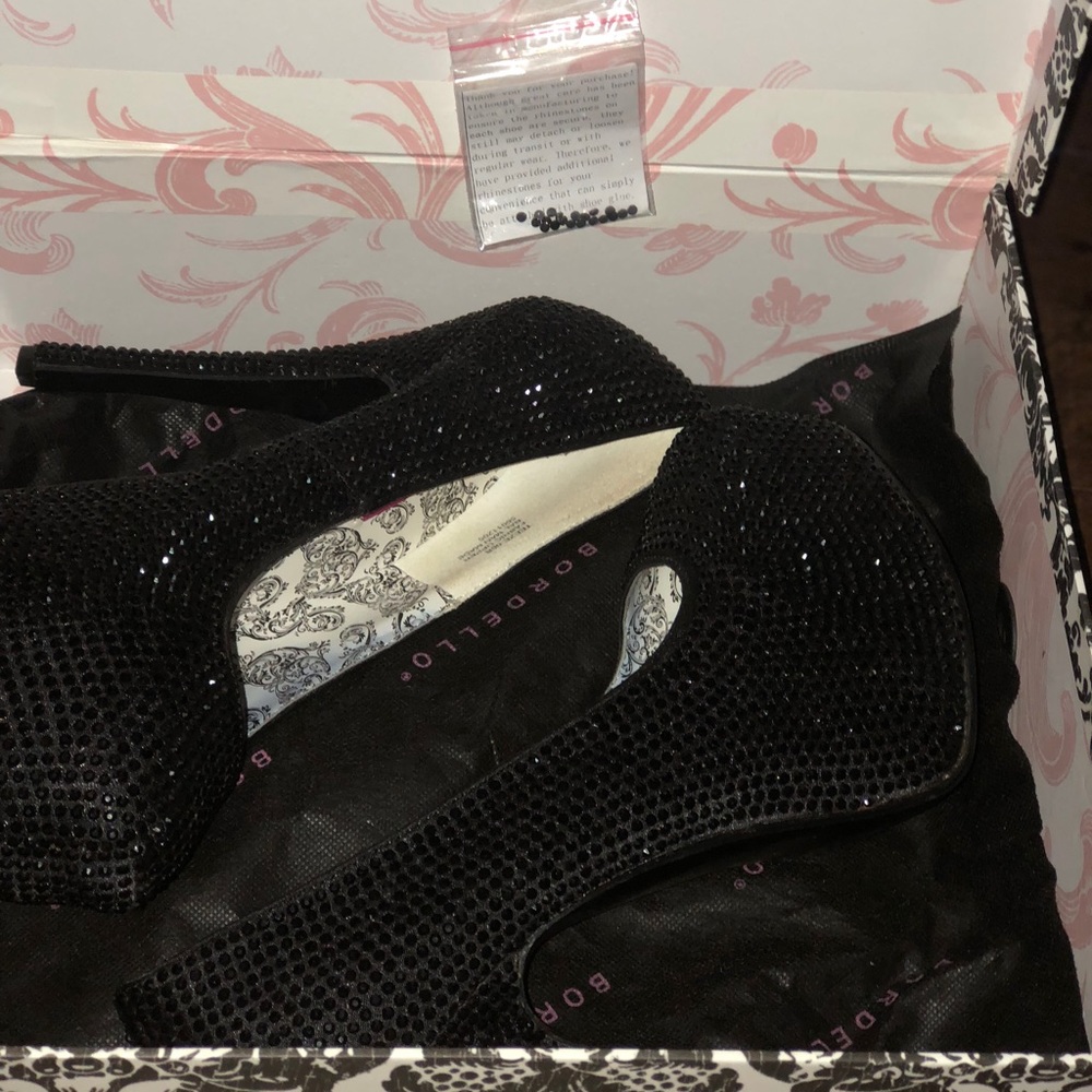 Heels - Picture 3 of 3